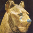 Dans la tombe de Toutankhamon (Égypte ancienne) on a retrouvé cette tête de lionne en bois doré.